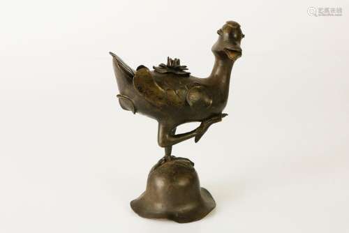 CHINE, Epoque Ming. Canard en bronze, formant brûle-par