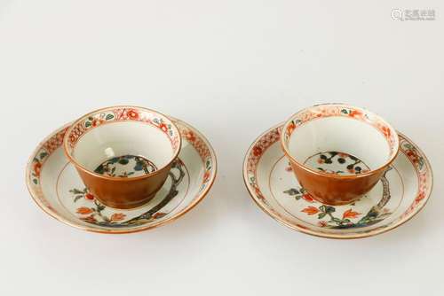 (2) CHINE, Epoque Qianlong. Paire de coupes et soucoupe