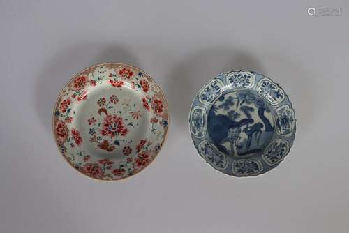 (2) CHINE, XVIIIe siècle. Assiette en porcelaine à déco