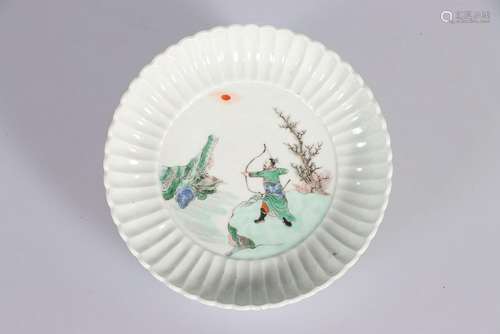 CHINE, XIXe siècle. Coupe en porcelaine de forme godron