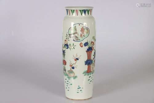 CHINE, XIXe siècle. Vase rouleau en porcelaine à décor