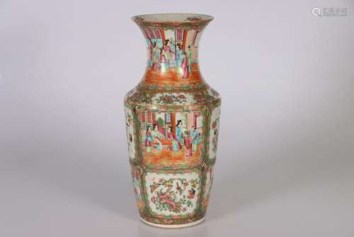 CHINE, XIXe siècle. Vase de forme balustre et émaux de