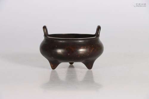 CHINE, XXe siècle. Brûle-parfum tripode en bronze, marq