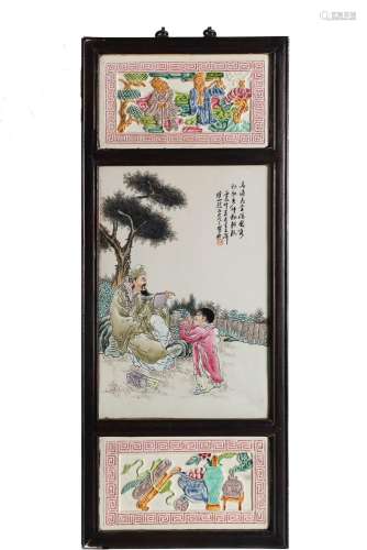 CHINE, XXe siècle. Plaque en porcelaine à décor en émau