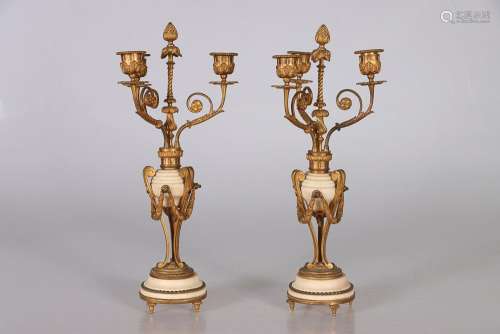 (2) Paire de candélabres en marbre blanc et bronze doré