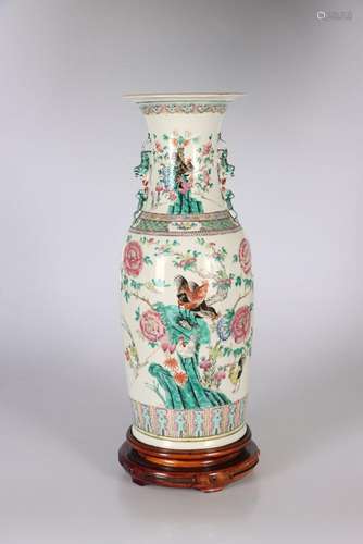 CHINE, fin du XIXe siècle. Vase balustre en porcelaine