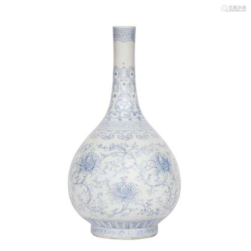 A VASE, CHINA, 19TH-20TH CENTURIES<br />
中国 十九至二十世纪...