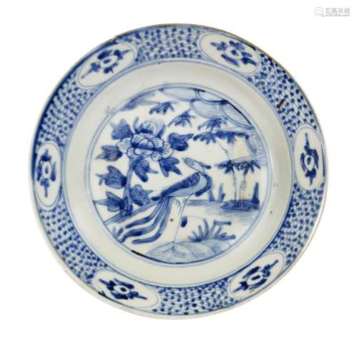 A PLATE, CHINA, MING DYNASTY, 17TH-18TH CENTURY<br />
明 十七...