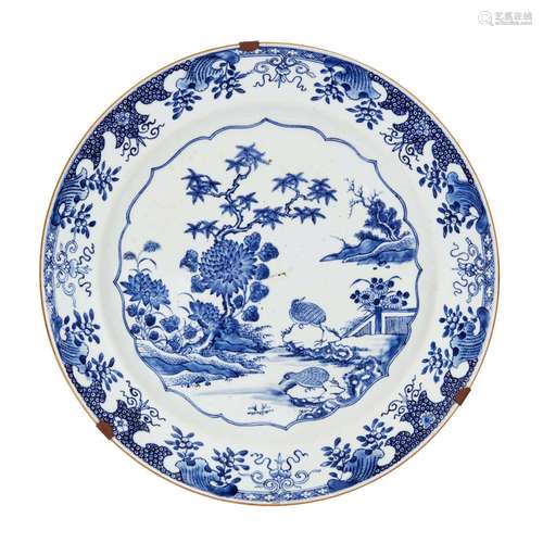 A PLATE, CHINA, MING DYNASTY, 18TH CENTURY<br />
清 十八世纪...