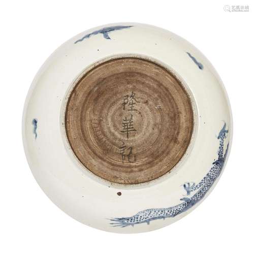 A PLATE, CHINA, QING DYNASTY, 19TH CENTURY<br />
清 十九世纪...