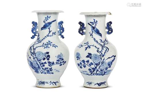 A PAIR OF VASES, CHINA, QING DYNASTY, 19TH CENTURY<br />
清 ...