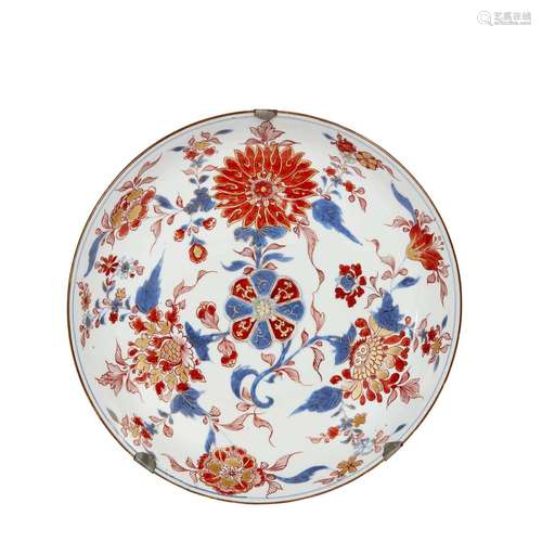 A PLATE, CHINA, QING DYNASTY, 18TH CENTURY<br />
清 十八世纪...