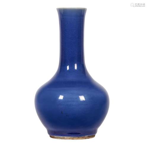 A VASE, CHINA, QING DYNASTY, 19TH CENTURY<br />
清 十九世纪 ...