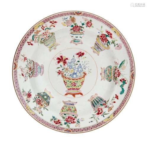 A PLATE, CHINA, QING DNAYSTY, 18TH CENTURY<br />
清 十九世纪...