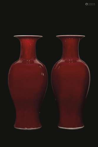 A PAIR OF VASES, CHINA, LATE QING DYNASTY, 20TH CENTURY<br /...