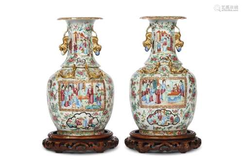 A PAIR OF VASES, CHINA, QING DYNASTY, 19TH CENTURY<br />
清 ...