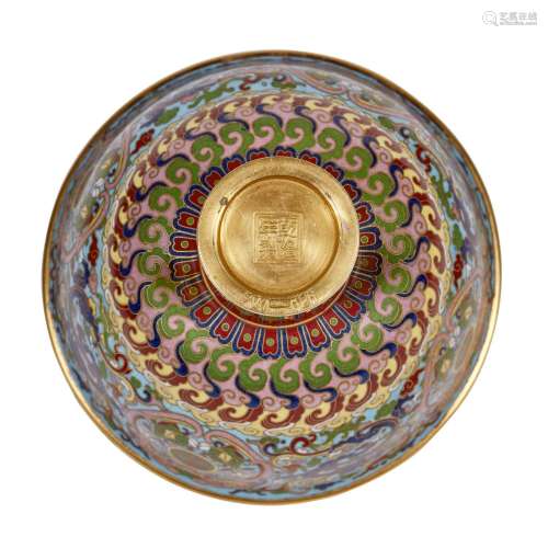 A BOWL WITH FOOT, CHINA, 20TH-21TH CENTURIES<br />
中国 二十...