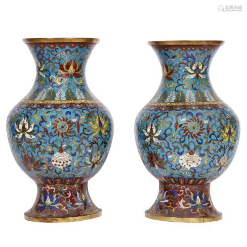 A PAIR OF VASES, CHINA, LATE MING DYNASTY, 17TH CENTURY<br /...