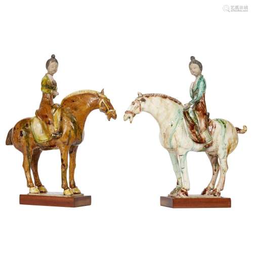 A PAIR OF SCULPTURES, CHINA, 20TH CENTURY<br />
中国 二十世纪...