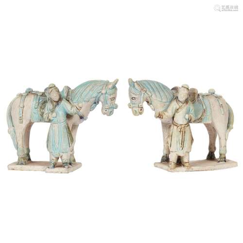 A PAIR OF STATUES, CHINA, QING DYNASTY, 19TH CENTURY<br />
清...