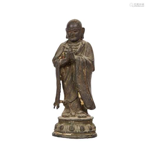 A FIGURE, CHINA, QING DYNASTY, 17TH CENTURY<br />
清 十七世纪...