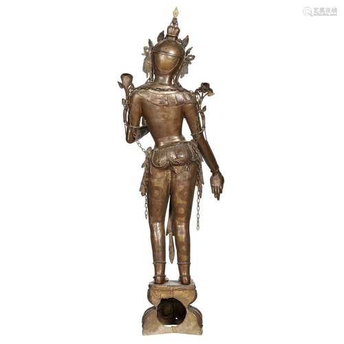 A SCULPTURE, NEPAL, 19TH CENTURY<br />
尼泊尔 十九世纪 铜胎菩...