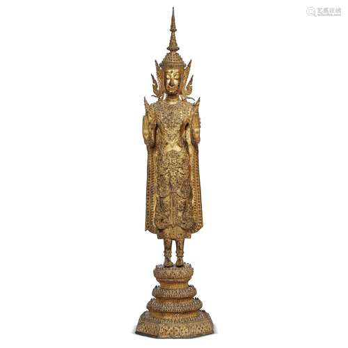 A SCULPTURE, THAILAND, 19TH-20TH CENTURIES<br />
泰国 十九至...