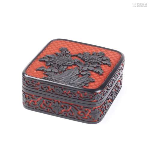 A BOX, CHINA, 20TH CENTURY中国 二十世纪  红黑漆盒 尺寸长度 1...