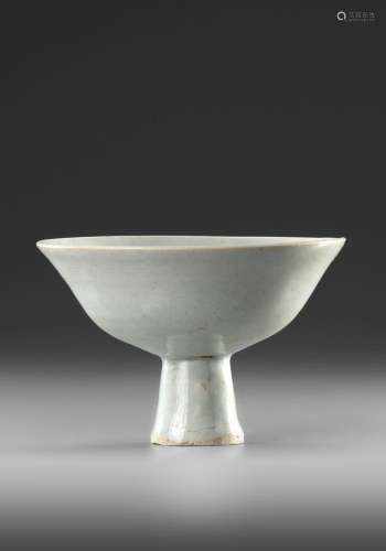 A CHINESE QINGBAI STEM CUP, SONG/YUAN DYNASTY (13TH-14TH CEN...