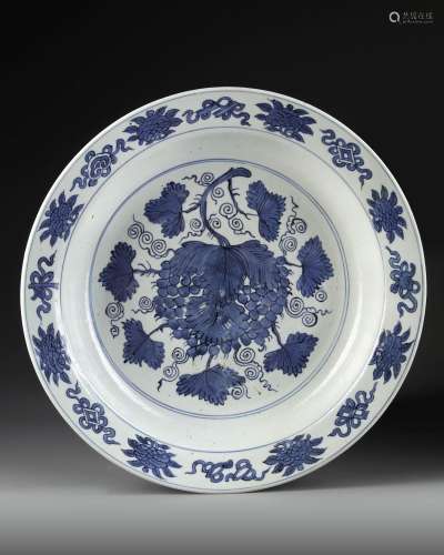 A LARGE CHINESE BLUE AND WHITE 'GRAPES' CHARGER, JIAJING PER...