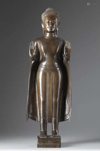 A LARGE THAI STANDING BUDDHA, 16TH/17TH CENTURY