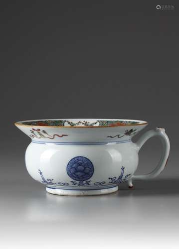 A CHINESE FAMILLE VERTE CHAMBER POT, KANGXI PERIOD (1662-172...