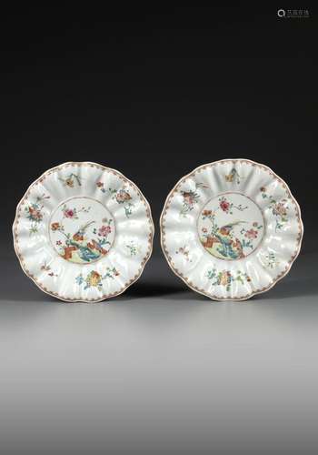 A PAIR OF CHINESE FAMILLE ROSE 'PHEASANT AND PEONY' SCALLOPE...