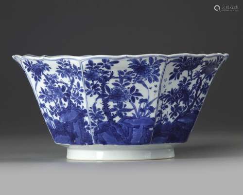 A CHINESE BLUE AND WHITE BOWL, KANGXI PERIOD 1662-1722