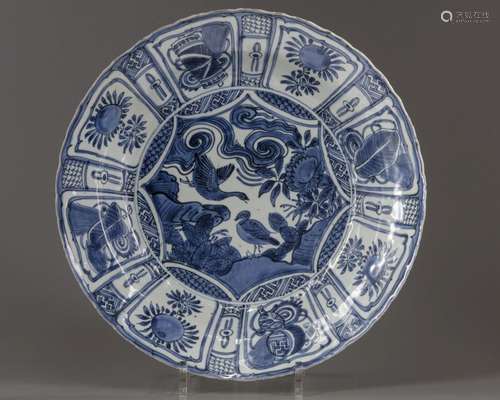 A CHINESE BLUE AND WHITE CHARGER, WANLI PERIOD