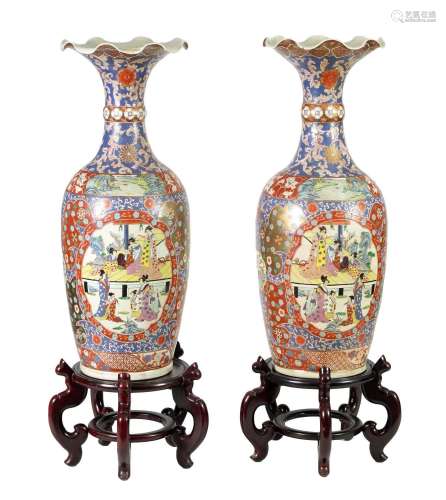 A LARGE PAIR OF 20TH-CENTURY CHINESE PORCELAIN VASES