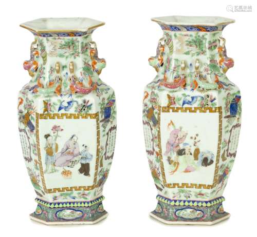 A PAIR 19TH CENTURY CHINESE CANTON FAMILLE ROSE SHAPED RECTA...