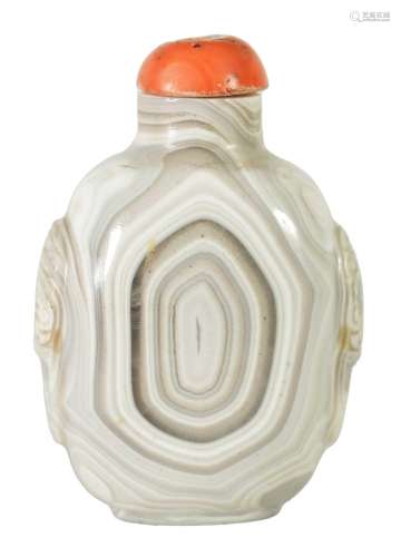 A 19TH CENTURY CHINESE LIGHT GREY CARVED AGATE SNUFF BOTTLE