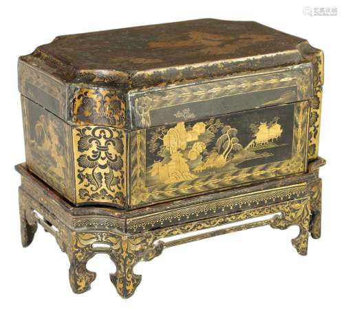 A RARE 18TH CENTURY CHINESE LACQUERWORK CHINOISERIE DECORATE...