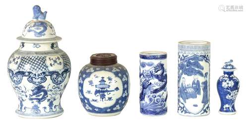 A COLLECTION OF CHINESE BLUE AND WHITE WARES