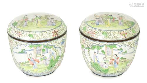 A PAIR OF 19TH CENTURY CHINESE ENAMEL LIDDED BOWLS