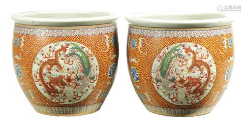 A GOOD PAIR OF 19TH CENTURY CHINESE FAMILLE ROSE PORCELAIN J...