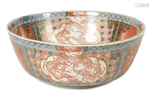 A GOOD 19TH CENTURY IMARI LARGE DEEP BOWL