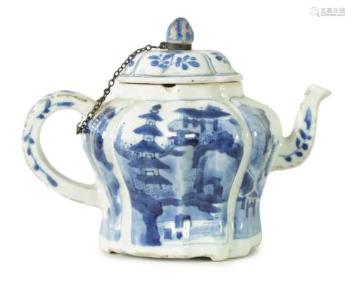 AN 18TH CENTURY CHINESE BLUE AND WHITE SMALL TEAPOT