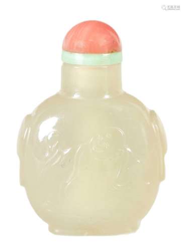A 19TH CENTURY CHINESE PALE GREEN GLASS SNUFF BOTTLE
