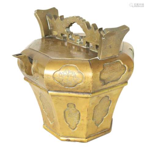 A 19TH CHINESE ENGRAVED BRASS TEA POT