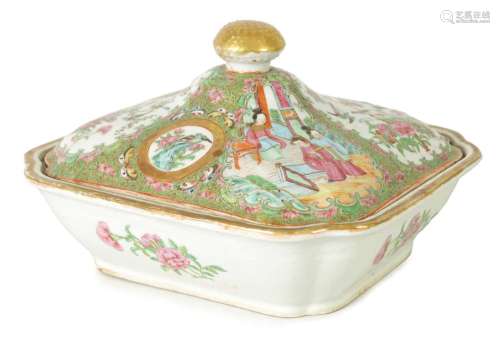 A 19TH CENTURY CHINESE CANTON FAMILLE ROSE TUREEN AND COVER