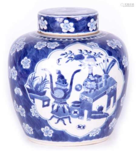 AN 18TH/19TH CENTURY CHINESE BLUE AND WHITE GINGER JAR AND C...
