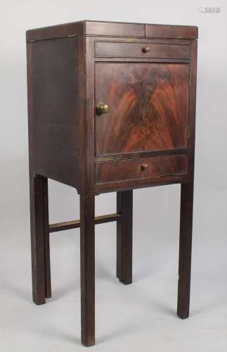 A George III Mahogany Gentlemans Wash Stand with a Opening T...