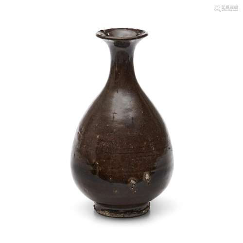 Brown-glazed Yuhuchun Vase
